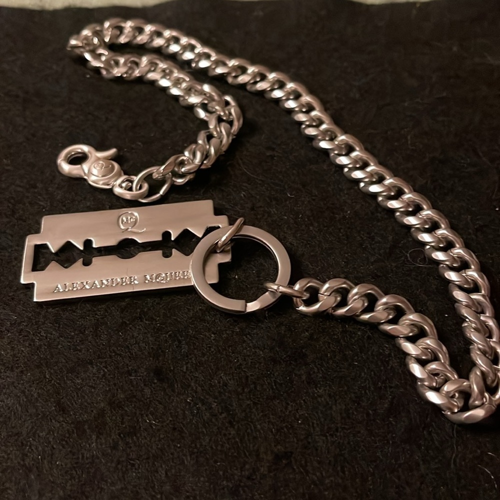 Alexander McQueen Keychain/Bag or Pants Clip - Picture 6 of 8